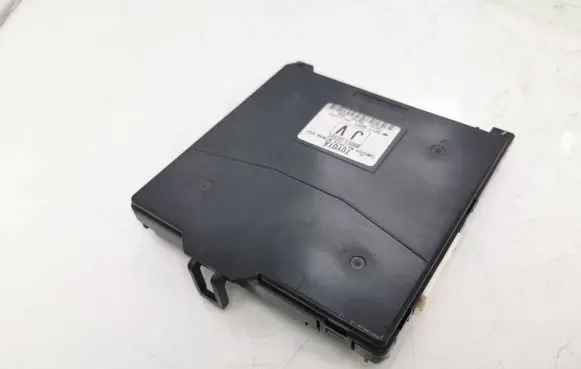 Toyota Auris E180 Central body control module 8922102331 50119221 TA4163