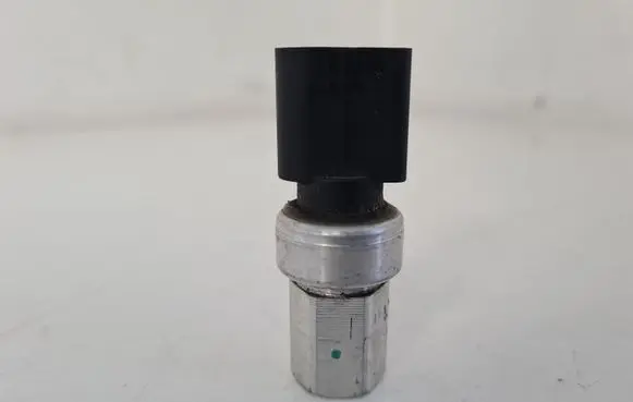 Volkswagen PASSAT B6 Air conditioning (A/C) pressure sensor 1K0959126A