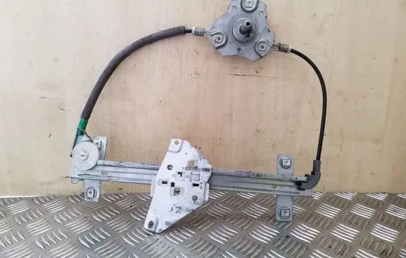 Rear door manual window regulator