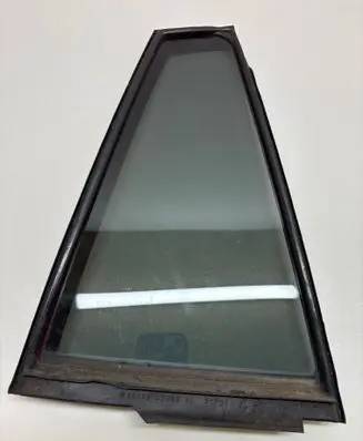 Toyota RAV 4 (XA50) Rear vent window glass 6818842060