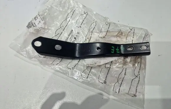 Skoda Fabia Mk1 (6Y) Front bumper mounting bracket 6Y08235736Y0823574