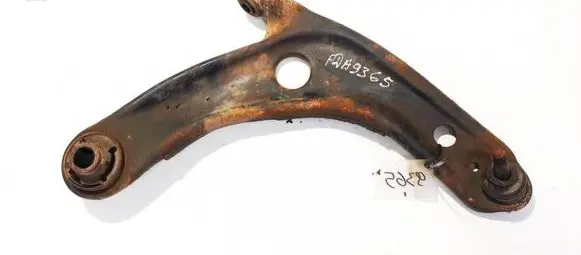 Toyota Yaris Front lower control arm/wishbone