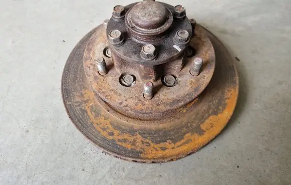 Mitsubishi L200 Front wheel hub spindle knuckle
