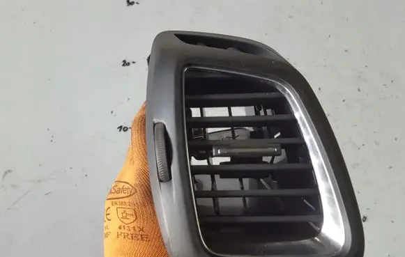 Citroen DS5 Dashboard side air vent grill/cover trim