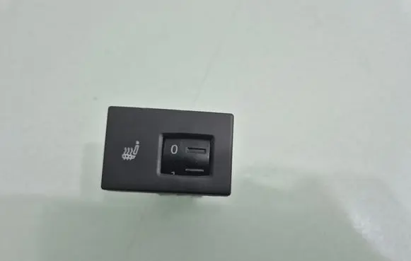 Volkswagen Touareg I Seat heating switch 7L6963570C