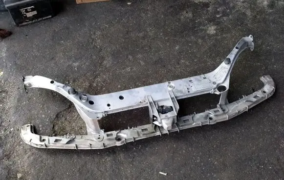 Ford Focus Top upper radiator support slam panel
