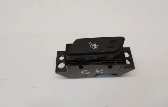 Hyundai i40 Seat heating switch 39R2001200