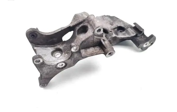 Hyundai Santa Fe Generator/alternator bracket 