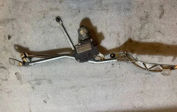Mercedes-Benz E W211 Front wiper linkage a2118200942 2118200942