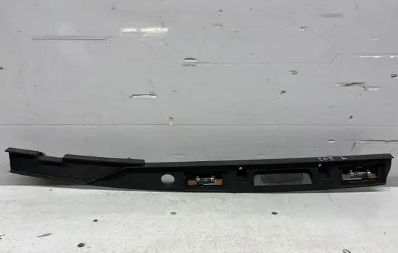 BMW 7 E65 E66 Trunk door license plate light bar 2589810