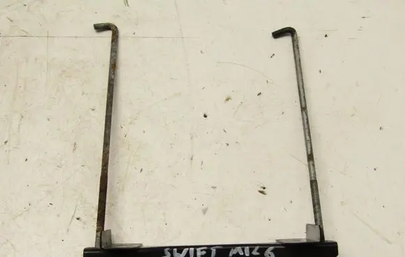 Suzuki Swift III Battery bracket 
