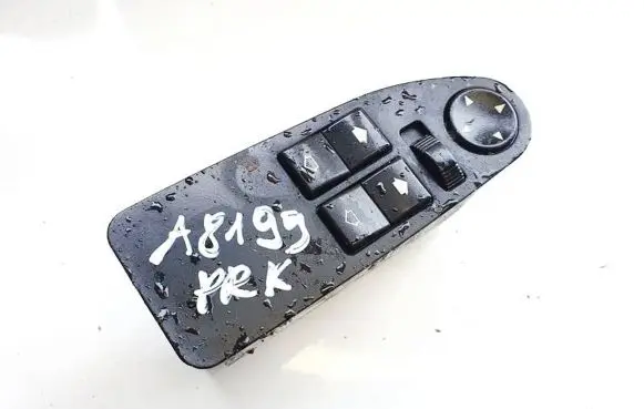 BMW 5 E39 Electric window control switch 8368967