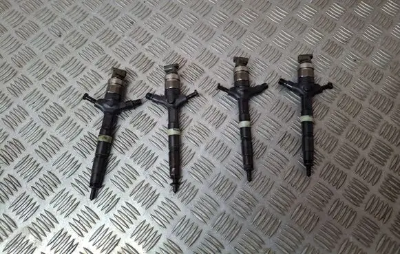 Toyota Avensis T250 Fuel injectors set 236700G010 12F31525