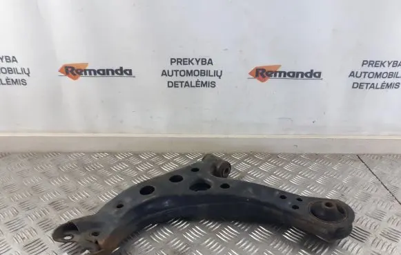 Toyota Prius (XW50) Front lower control arm/wishbone