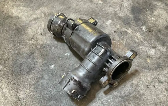 Volkswagen Golf VII Engine coolant pipe/hose 04L121111Q