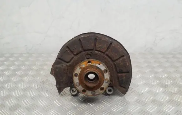 Volkswagen PASSAT B6 Front wheel hub