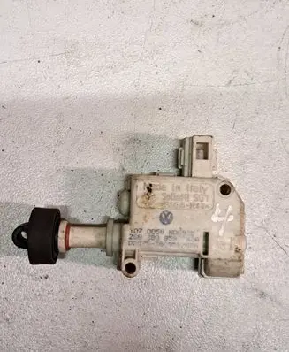 Volkswagen PASSAT B6 Central locking motor 3B0959762A