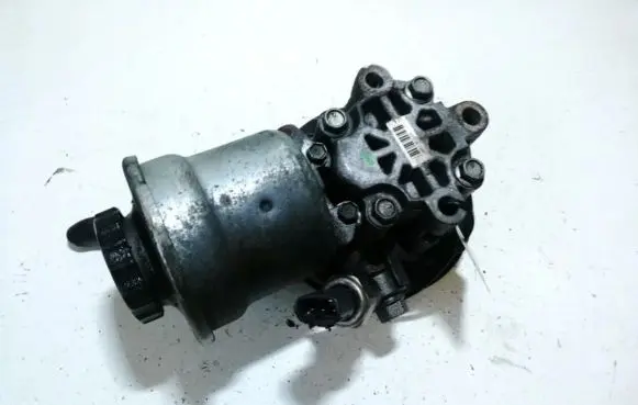 Toyota Corolla Verso AR10 Power steering pump