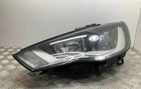 Audi A3 S3 8V Headlight/headlamp 8V0941003A