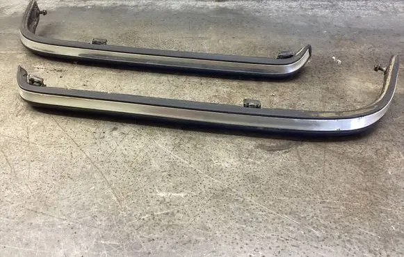 Mercedes-Benz W123 Front bumper splitter molding 