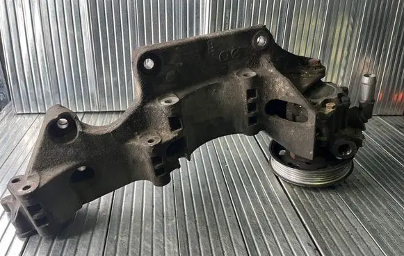 Volkswagen Caddy Generator/alternator bracket 045903143F AIG19CD3F 038145255B