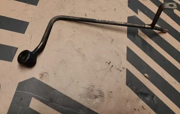 Fuel injector supply line/pipe