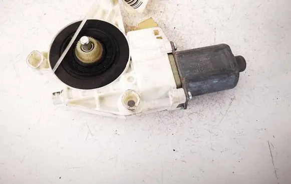 Mercedes-Benz ML W164 Front door window regulator motor A2518200842