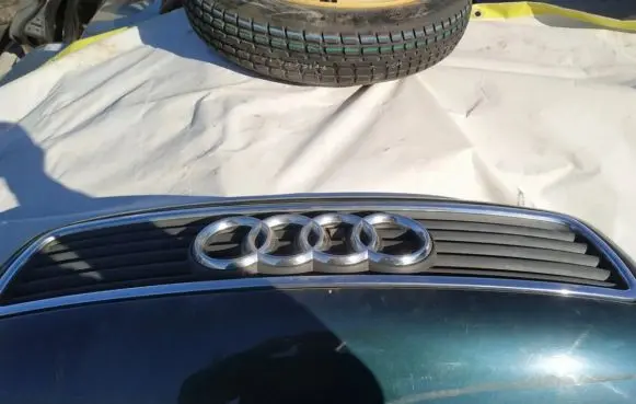Audi A4 S4 B5 8D Front grill