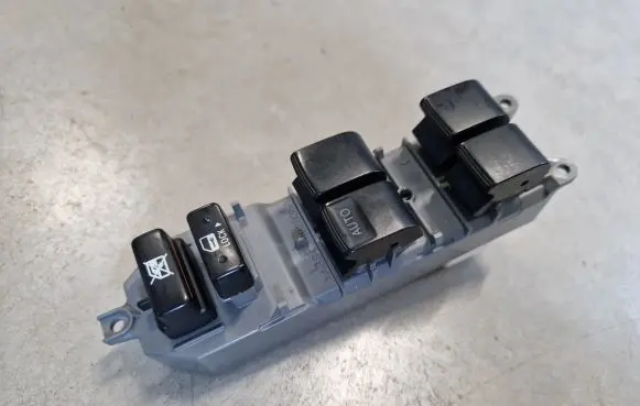 Toyota RAV 4 (XA30) Quarter vent window switch 