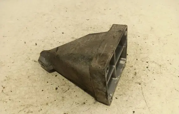 Mercedes-Benz E W211 Engine mounting bracket A2712230804