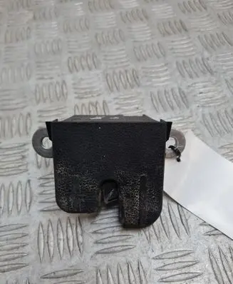 Volkswagen Golf VI Loading door lock 