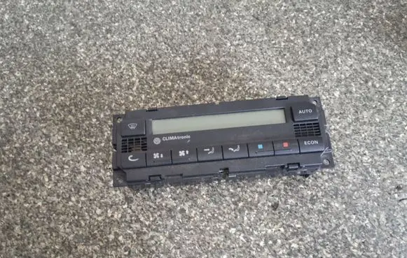 Volkswagen PASSAT B5.5 Climate control unit