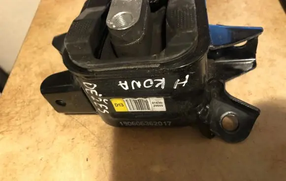 Hyundai Kona I Engine mount bracket 21830J9000