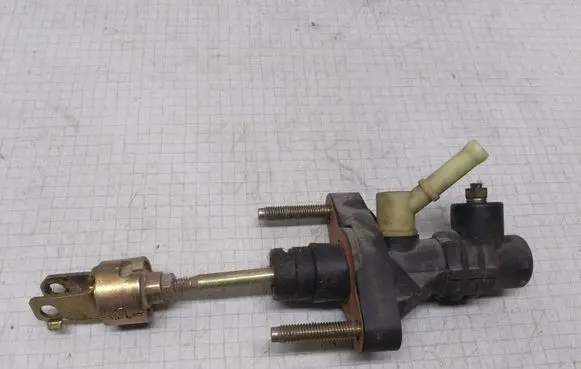 Toyota Corolla E120 E130 Clutch slave cylinder 