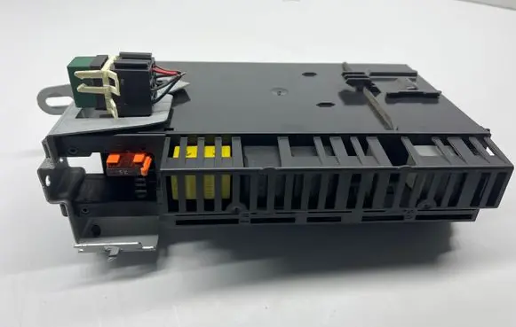 Mercedes-Benz CLS C219 Fuse module A2215460243 2115455301
