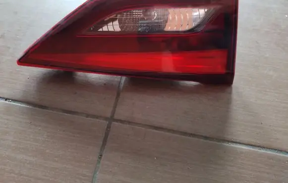 Toyota Avensis T270 Tailgate rear/tail lights