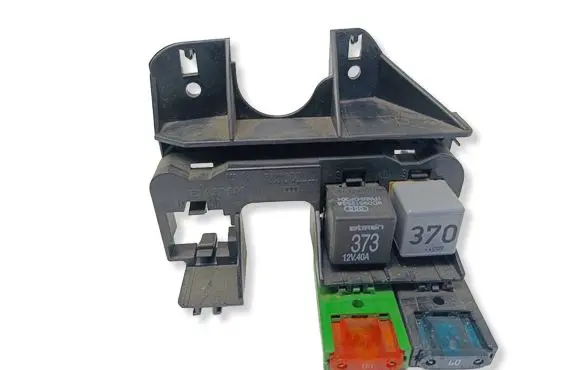 Audi A4 S4 B6 8E 8H Fuse module 8E1937503