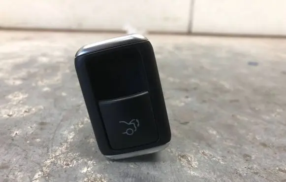 Mercedes-Benz E W212 Tailgate opening switch A2049055602