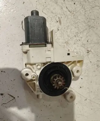 Ford Focus Front door window regulator motor 0130822217