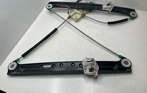 BMW X3 E83 Front door window regulator with motor E007083011