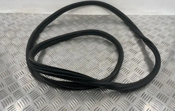 BMW iX2 (U10) Rubber seal rear door 5A2FC31