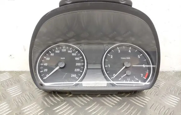 BMW 1 E81 E87 Speedometer (instrument cluster) 102493298