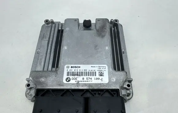 BMW 5 F10 F11 Engine control unit/module 8574100