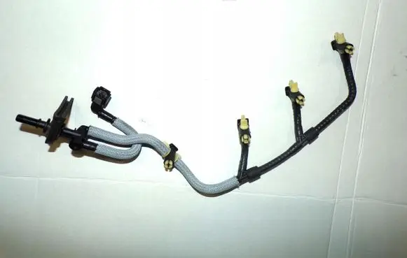 Opel Movano C Fuel line pipe 166716979R