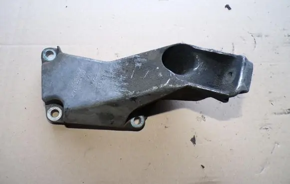 Audi A4 S4 B5 8D Engine mounting bracket 8E0199307A