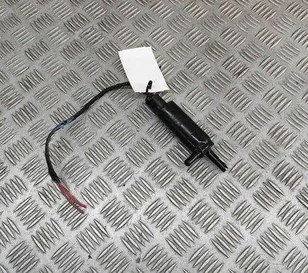 BMW M3 F80 Windscreen/windshield washer pump 7217792
