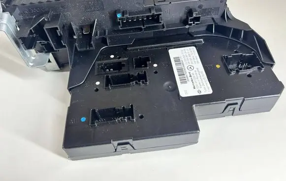 Mercedes-Benz C W204 SAM control unit 2049067702 A2049061105 5dk011022
