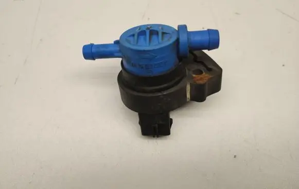 Mercedes-Benz C W204 Valve A0004705493