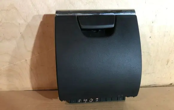 Citroen C6 Glove box