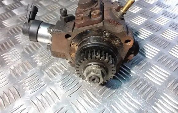 Opel Vivaro Fuel injection high pressure pump 0445010170 8200804288